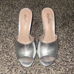 NEW Charles by Charles David Metallic Silver Open-Toe Slide Mules Size 6